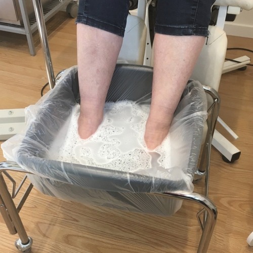 Fodbad som en del af fodbehandling i Ullerslev mellem Langeskov og Nybrorg