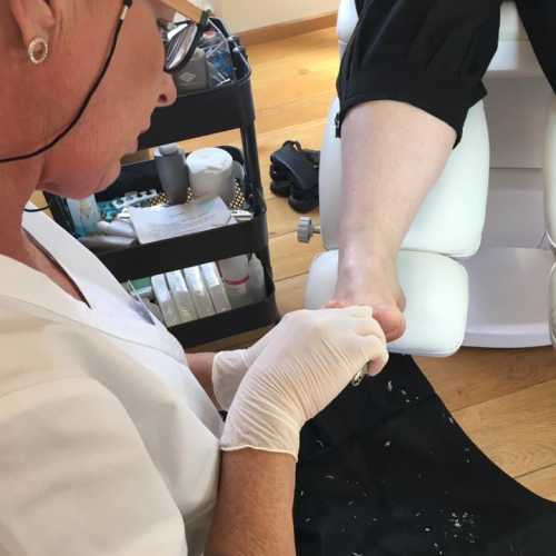 Fodbehandling af fodplejer nær Langeskov